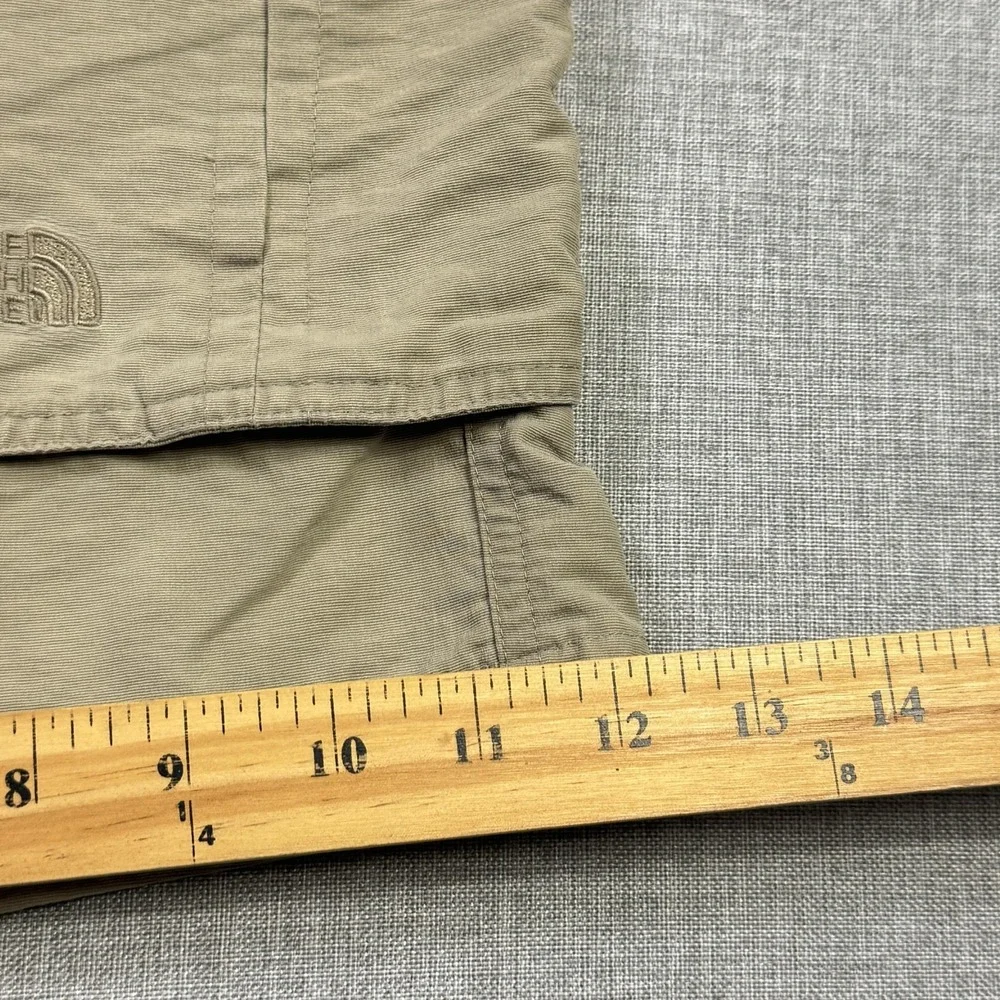 The North Face Cargo Shorts Mens L Beige Nylon Microfiber Flat Front 10 Inseam